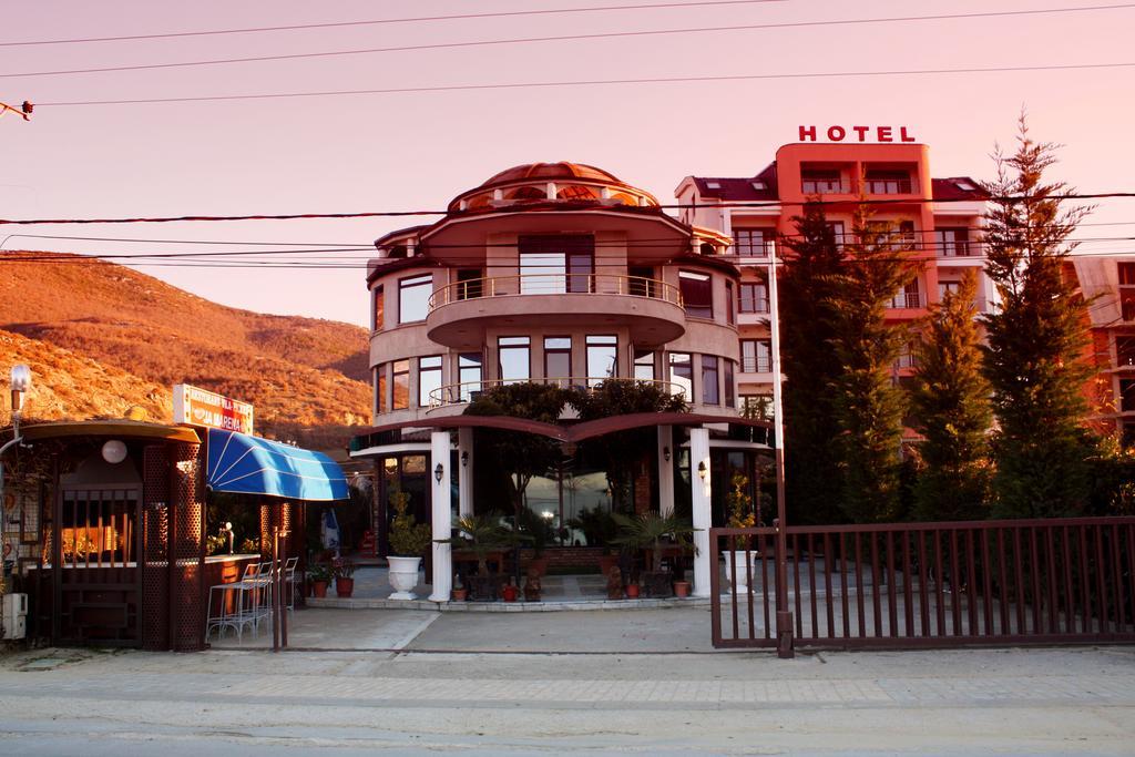 Hotel Saint Marena Pogradec Bagian luar foto